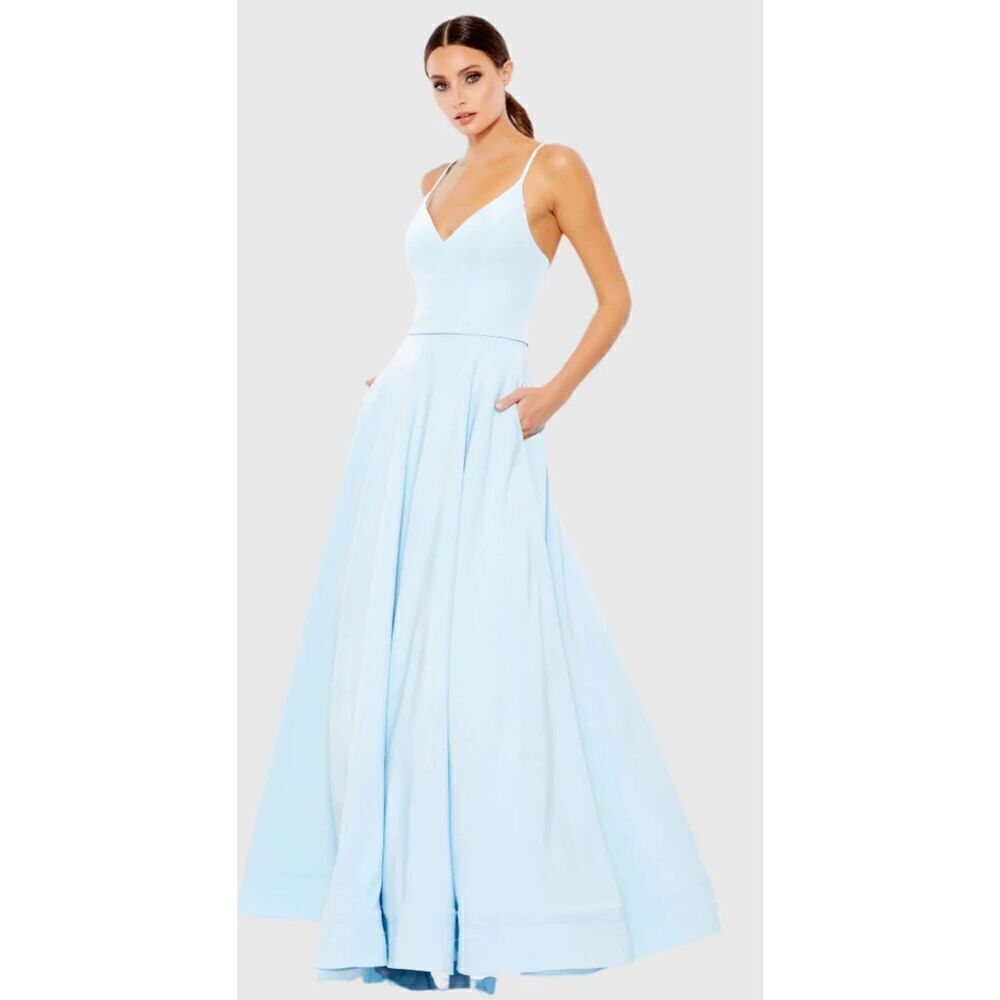 IEENA FOR MAC DUGGAL Light Blue Classic A-Line V-Neck Ballgown NWOT Size 4
